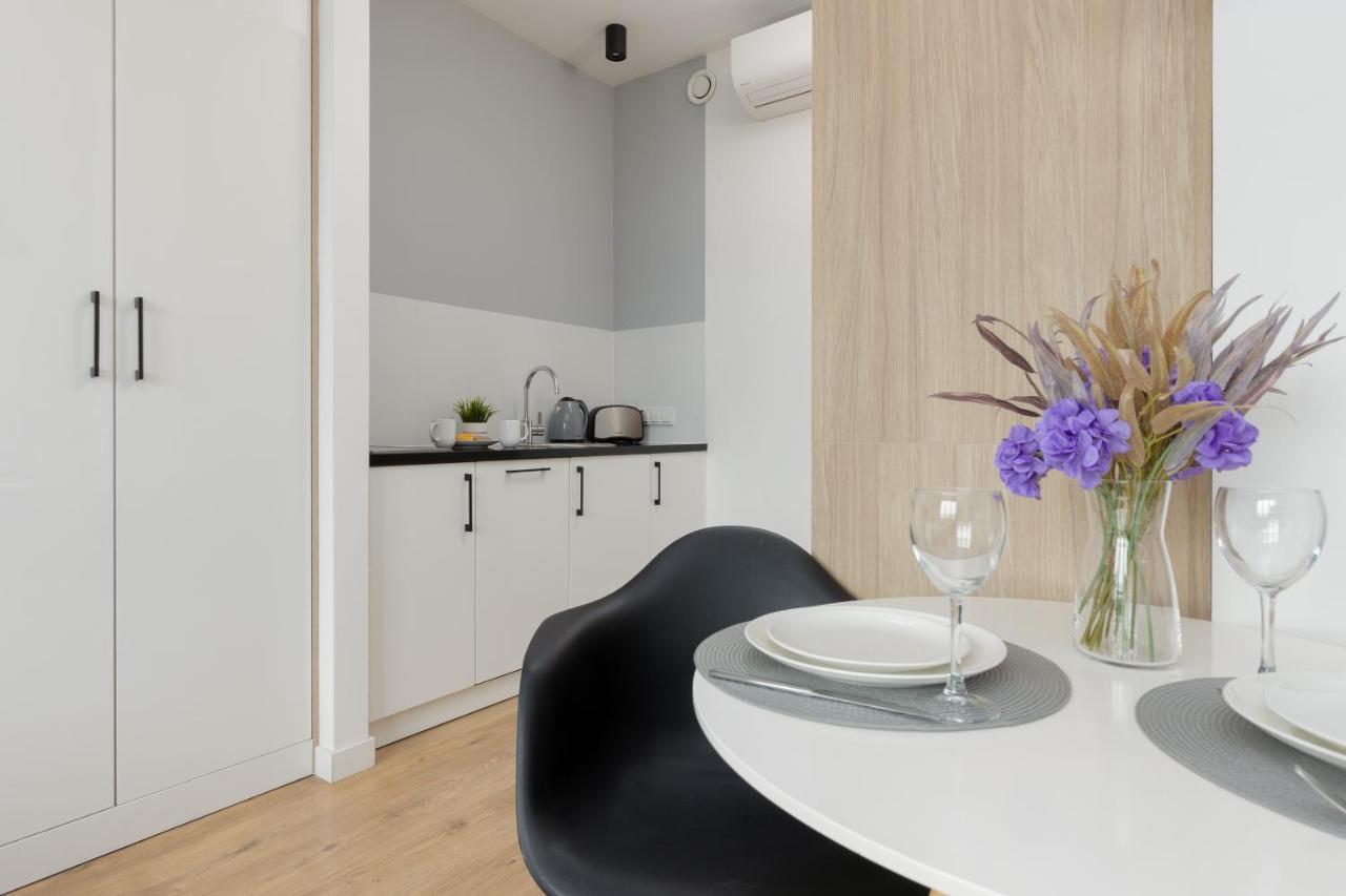 Wola Pet-Friendly Apartments With Ac Slawinska By Noclegi Renters Varsóvia Exterior foto